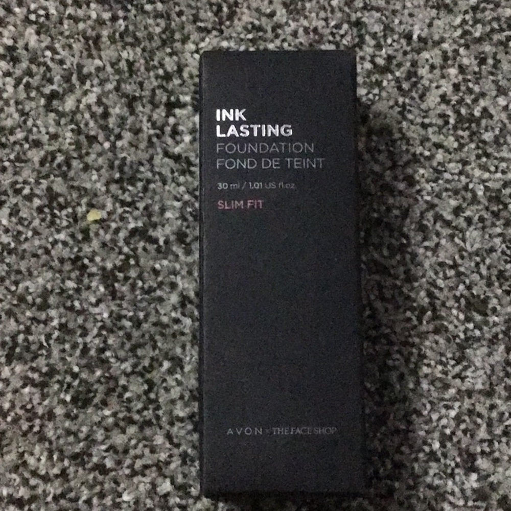 NWT Avon ink lasting foundation in neutral sand